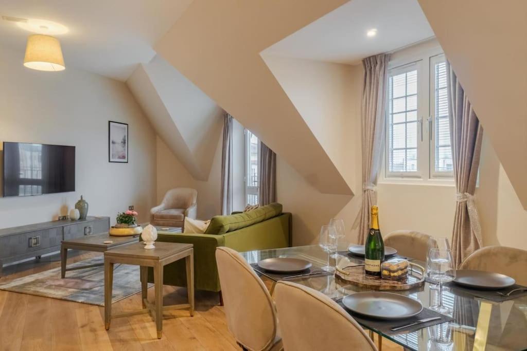 Ferienwohnung Luxury Penthouse - Castle Views - 2 Bed & Parking Windsor Exterior foto