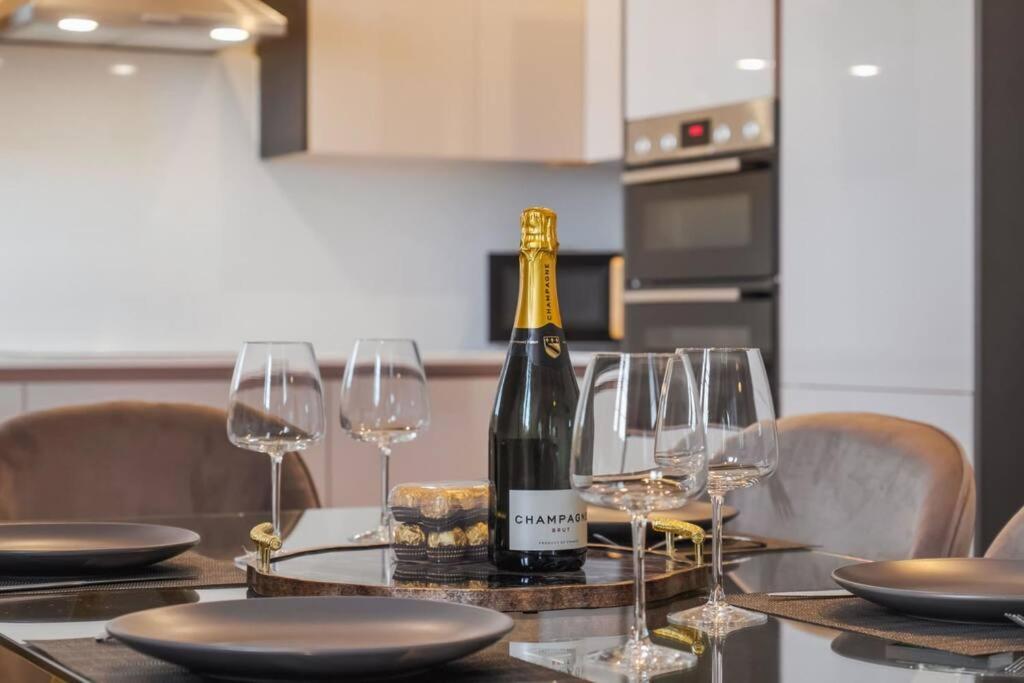 Ferienwohnung Luxury Penthouse - Castle Views - 2 Bed & Parking Windsor Exterior foto